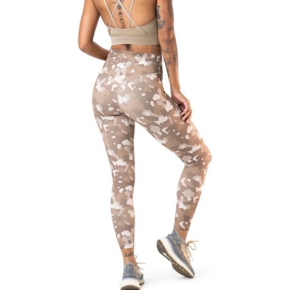 Balance Athletica outlander desert camo high-rise legging size medium